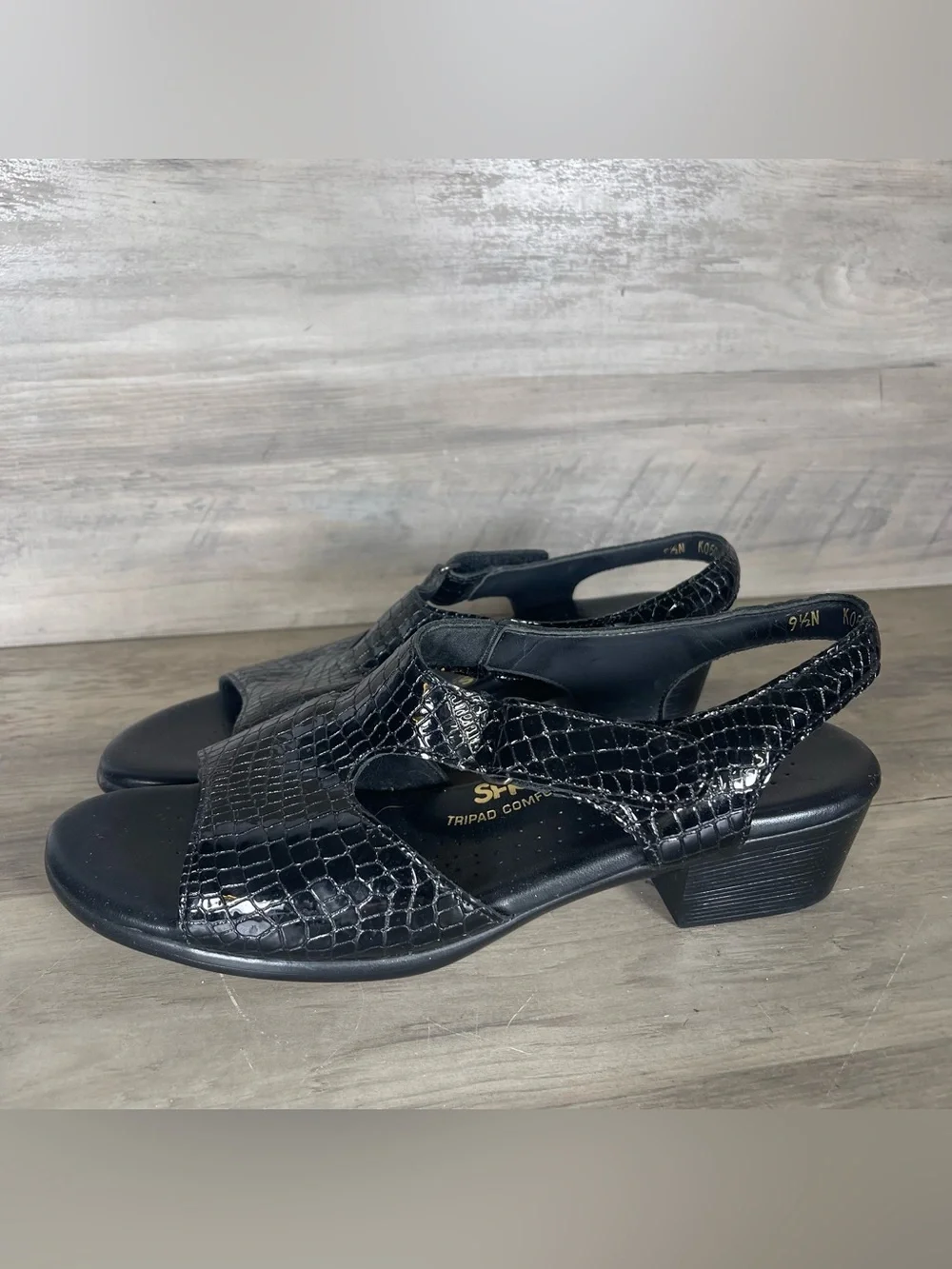 SAS Suntimer Heel Sandal Womens 9.5N Black Patent Croc Textured Comfort Open Toe